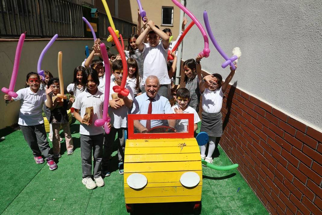 Eski otobüs parçaları, İETT ustalarının elinde çocuk parkına dönüştü 5